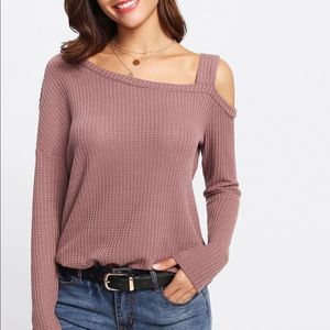 Asymmetrical Neck Slit Top